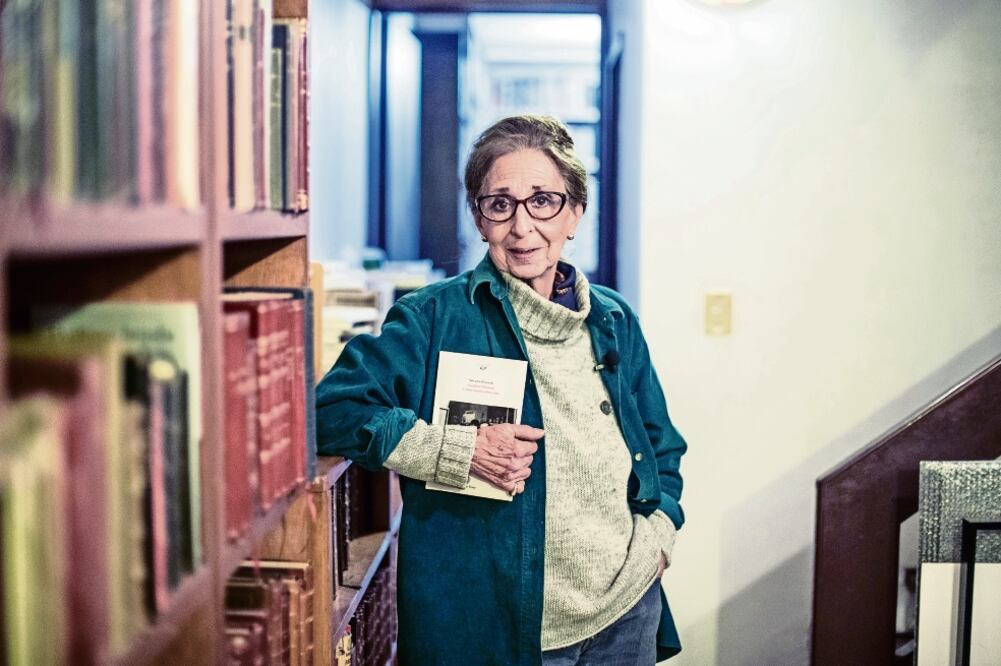 Tras la muerte de Salvador Elizondo, su viuda, Paulina Lavista, ha realizado libros con materiales inéditos y ediciones conmemorativas. (GERMÁN ESPINOSA. EL UNIVERSAL)