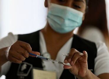 ¡Sin largas filas! Aplican dosis de refuerzo a personas de 40 a 49 años en la CDMX