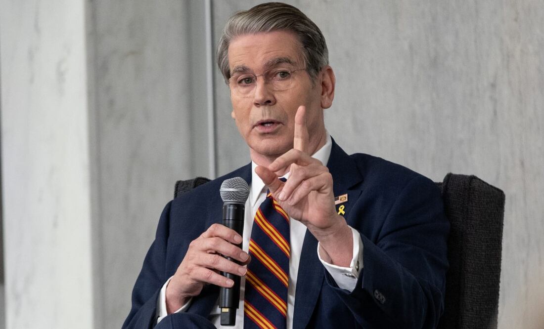 El secretario del Tesoro de EU, Scott Bessent, pronuncia un discurso durante la Conferencia de Bancos Comunitarios en la Reserva Federal en Washington, D. C., EU, el 9 de octubre de 2025. Foto: EFE