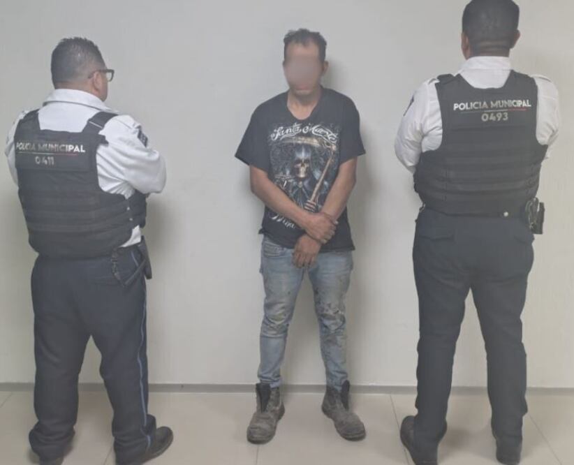 Policías de Chimalhuacán, Estado de México, rescataron a un presunto ladrón que estuvo a punto de ser linchado por los vecinos. (Foto: especial)
