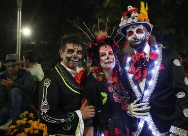FOTOS: Mega Procesión de Catrinas "inunda" Reforma y llena de color la CDMX