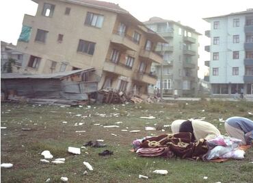 Cómo fue el terremoto de 1999 en Turquía y por qué el país “no aprendió la lección” de esa catástrofe