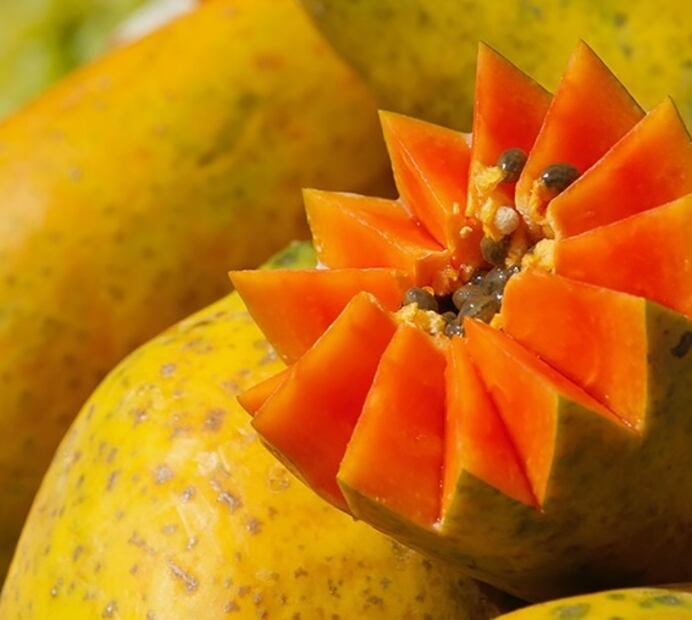 El riesgo de comprar frutas cortadas