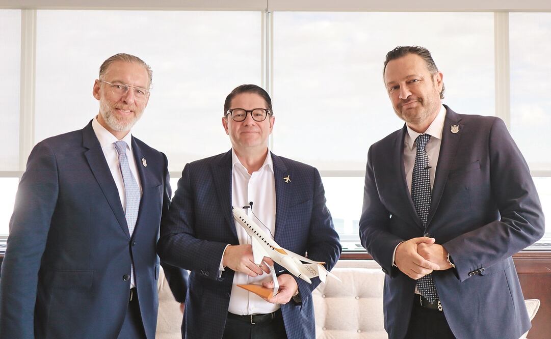 Mauricio Kuri (der.) se reunió en Canadá con Eric Martel (centro), CEO de Bombardier. Foto: ESPECIAL