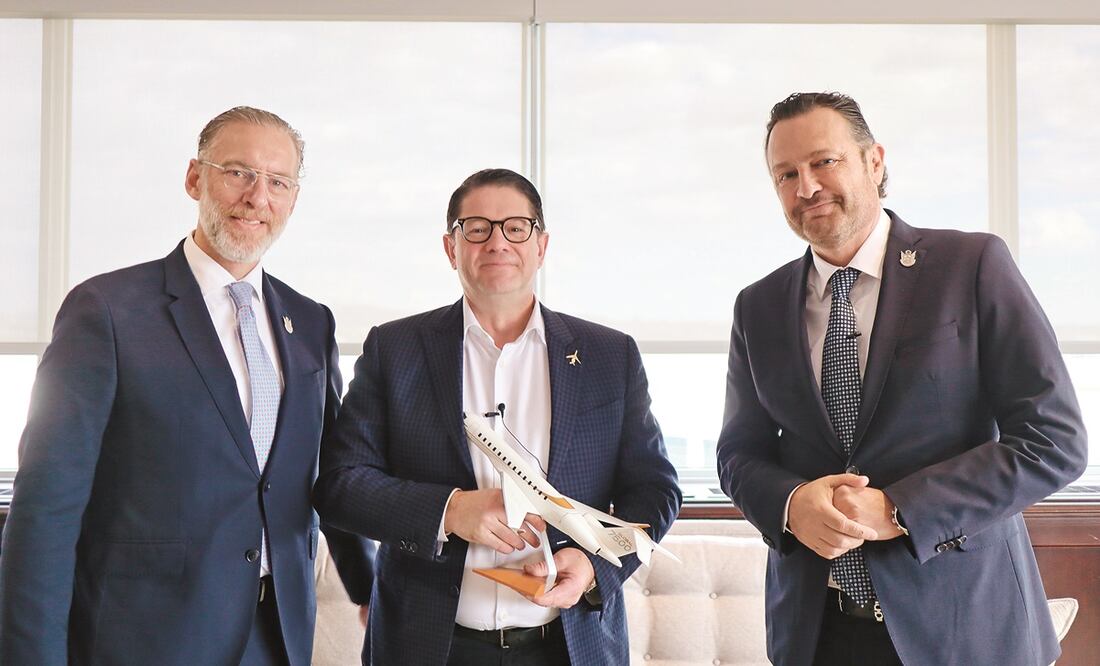 Mauricio Kuri (der.) se reunió en Canadá con Eric Martel (centro), CEO de Bombardier. Foto: ESPECIAL