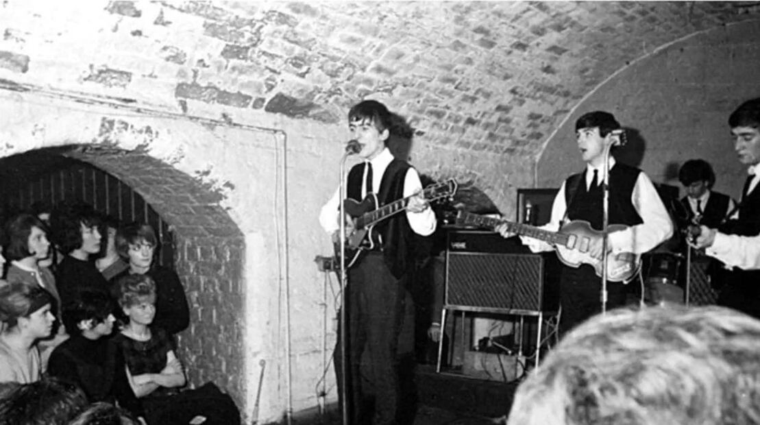 The Beatles, en una de sus actuaciones en The Cavern Club. Foto: ABC