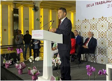 Celebra Martí Batres Día Nacional de la Trabajadora y el Trabajador Social