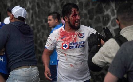 ¡Violencia en la Liga MX! Aficionados de Cruz Azul protagonizan pelea en el estadio Azteca