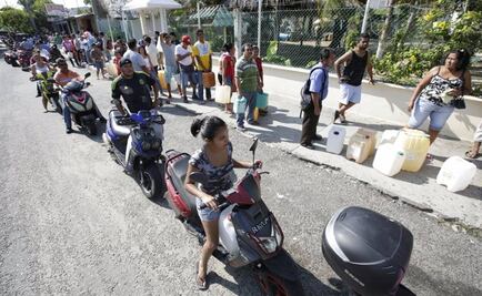 Largas filas en gasolineras ante desabasto en Oaxaca y Chiapas