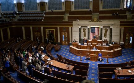 Senado de EU falla octavo intento para acordar fin al cierre de gobierno