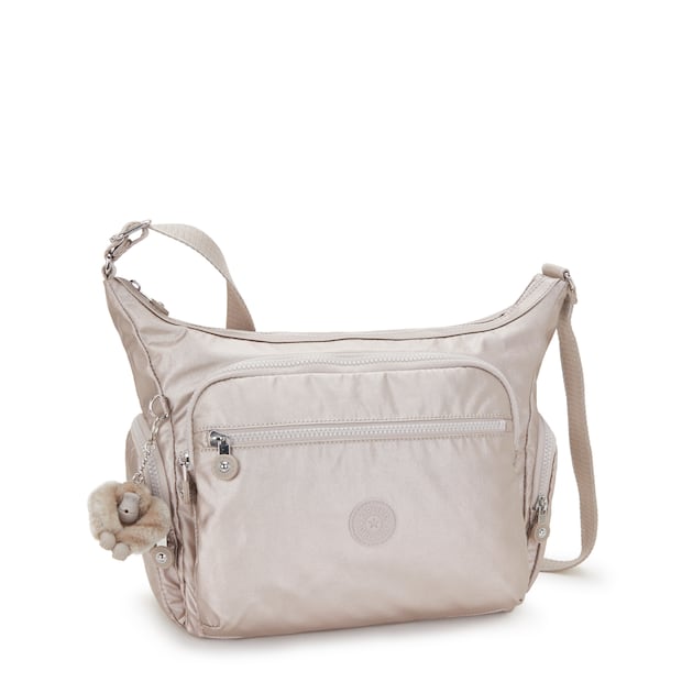 Kipling refresca sus modelos clásicos con colores en tendencia esta temporada. Foto: Cortesía