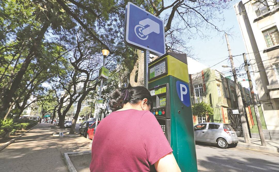 El 22 de abril de 2019 entraron en vigor las nuevas disposiciones en el reglamento de Tránsito que impiden la colocación de “arañas” a aquellos automóviles con placas de la Ciudad de México; pero se omitirá para evitar contagios. Foto: ARCHIVO