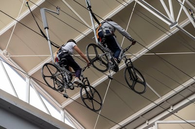 Kinezis: súbete a sus bicicletas a más de 10 metros de altura