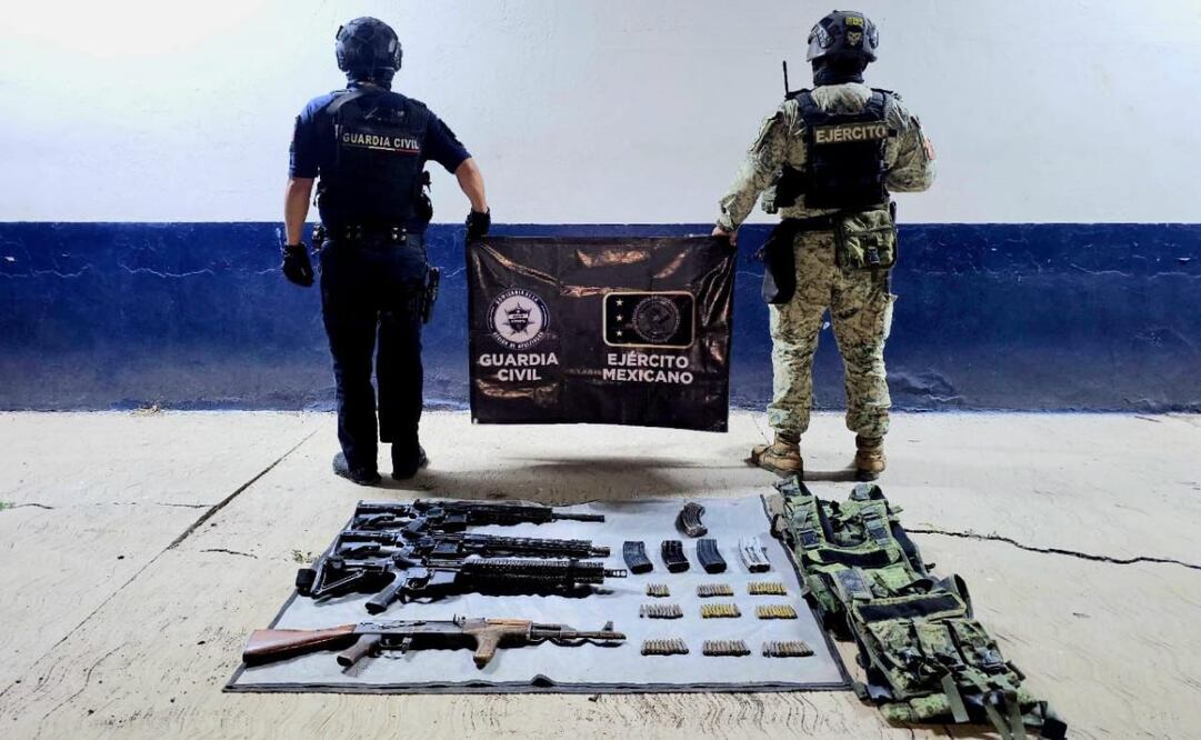Decomisan armas, balas y camionetas al Cártel Michoacán Nueva Generación en Apatzingán. Foto: Especial.