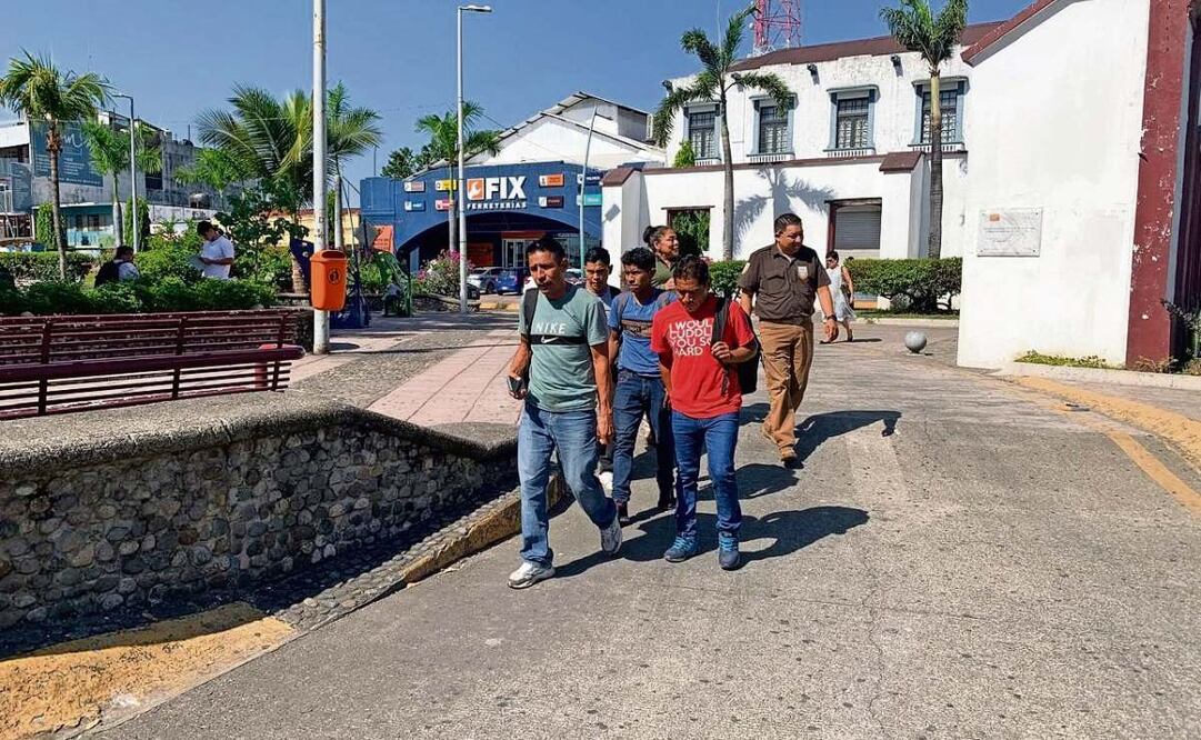 Cuatro migrantes guatemaltecos fueron detenidos en Tapachula; ellos pidieron regresar a su país por sus medios para no ser encerrados en la estación migratoria. (29/01/2025) Foto: María de Jesús Peters | El Universal