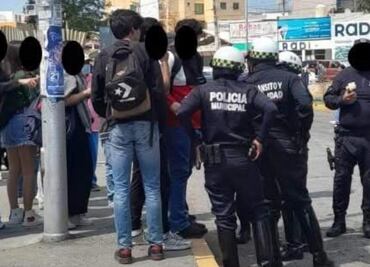 Detienen a jóvenes tras protagonizar riña afuera de Universidad Autónoma de Hidalgo; institución dice que no son estudiantes
