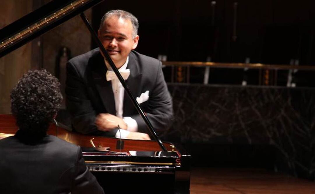 Durante más de 90 minutos, el público que colmó el recinto fue subyugado por la portentosa voz del cantor veracruzano. FOTO: Archivo.