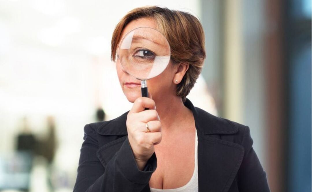 Frases de personas observadoras. Fuente: Freepik