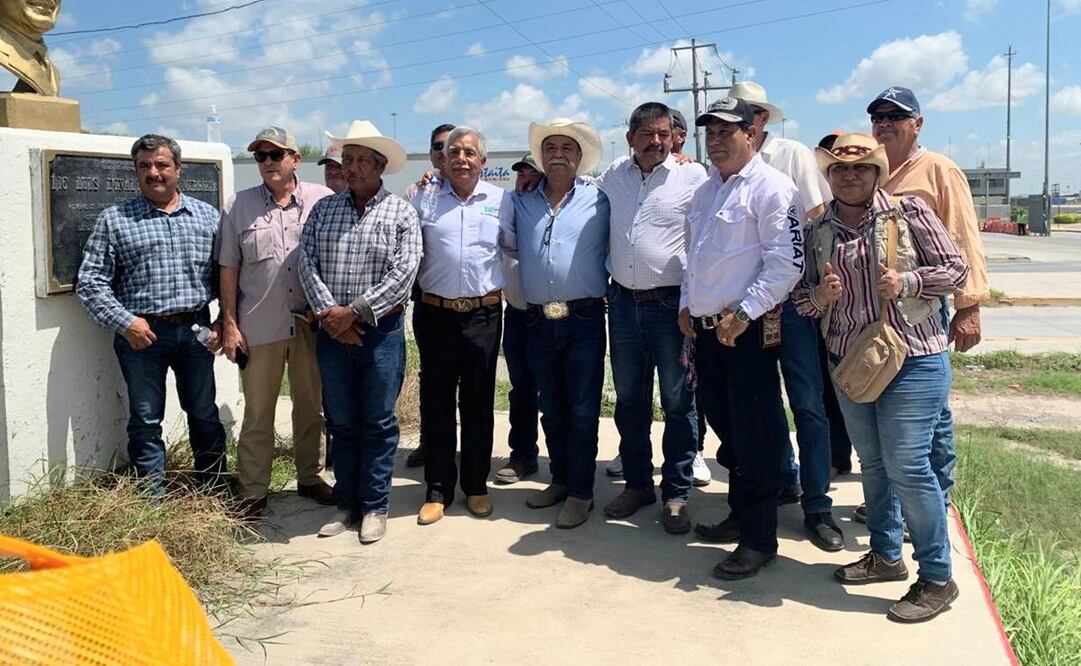 Productores de sorgo se manifiestan en el Puente Internacional Reynosa-Pharr. Foto: especial