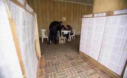 Cierran colegios electorales en Colombia tras votación para presidente 