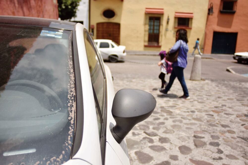 Las autoridades recomendaron a la población cubrir nariz y boca, no realizar actividades al aire libre, ni utilizar lentes de armazón por la caída de ceniza (TONY RIVERA. EL UNIVERSAL)