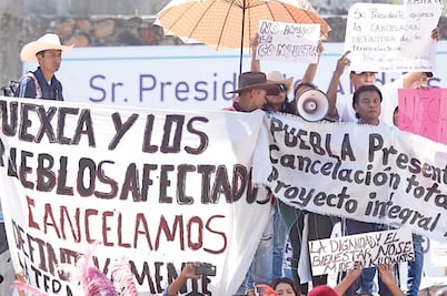 Mandatarios son blanco de abucheos