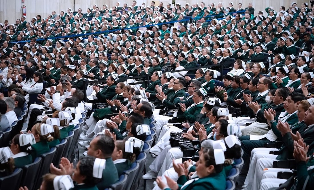 Dan reconocimiento ecónomico a enfermeras del IMSS. Foto: Especial