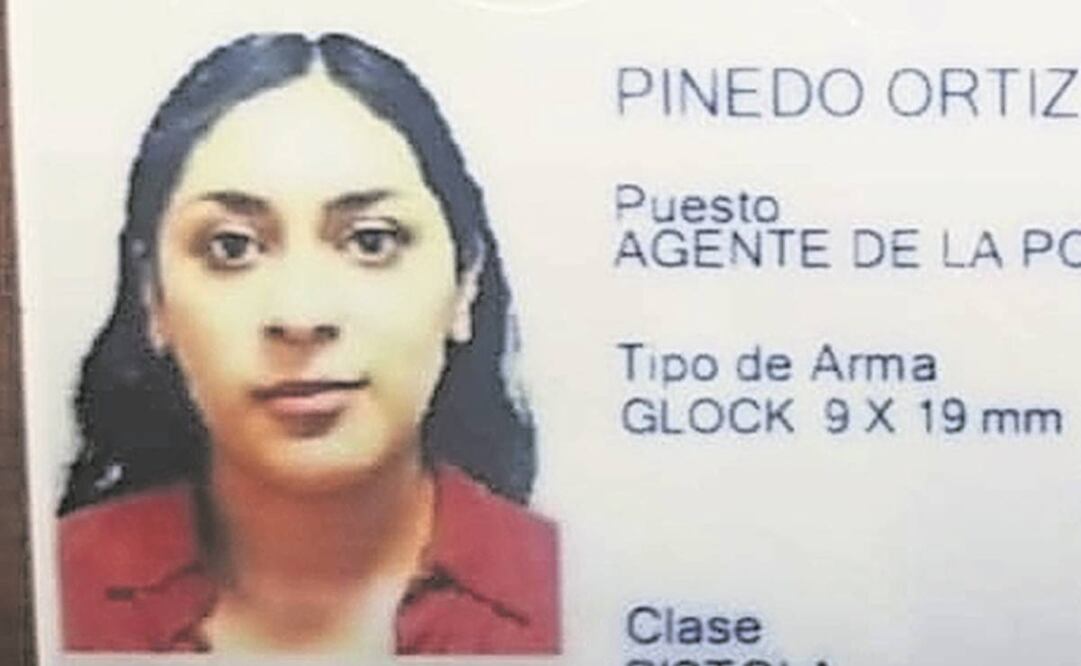 En la zapatilla izquierda fue encontrada su credencial que la identificaba como PDI. Foto: Especial.
