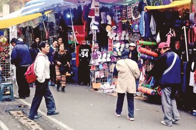 Ambulantes vuelven a tomar carril de Metrobús