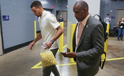 Curry, fuera dos semanas por lesión