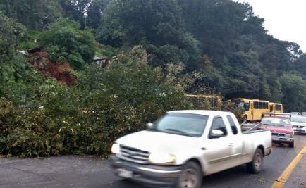 Reportan cierre parcial en la carretera México-Toluca por deslave