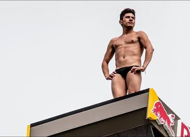 Jonathan Paredes gana plata en Serie Mundial de clavados de altura