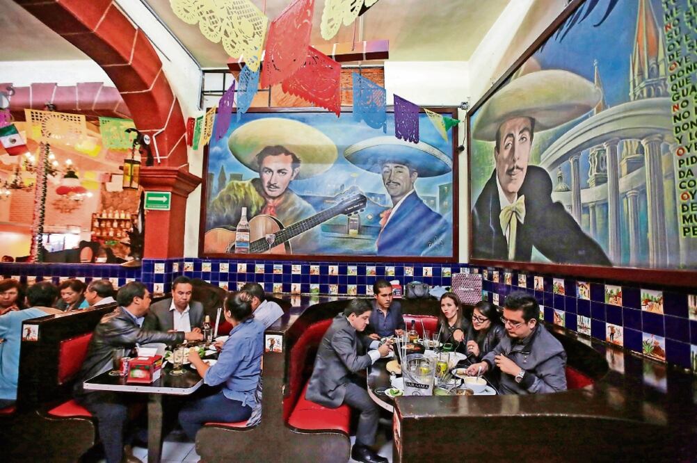 Las mujeres que se sientan acosadas pueden pedir apoyo a los empleados de los establecimientos ordenando un trago Diana Doble (ARCHIVO EL UNIVERSAL)