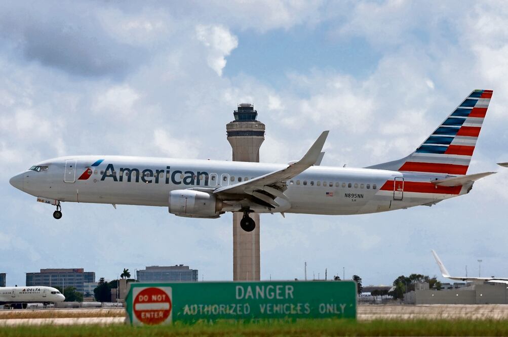 Un cierre del gobierno por la falta de un acuerdo presupuestal en Estados Unidos provocaría la suspensión del entrenamiento a los controladores aéreos. Foto: Joe Raedle | AP