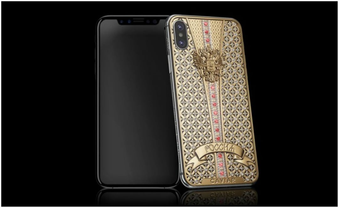 Se trata de un dispositivo iPhone pero, no es fabricado por los de Cupertino