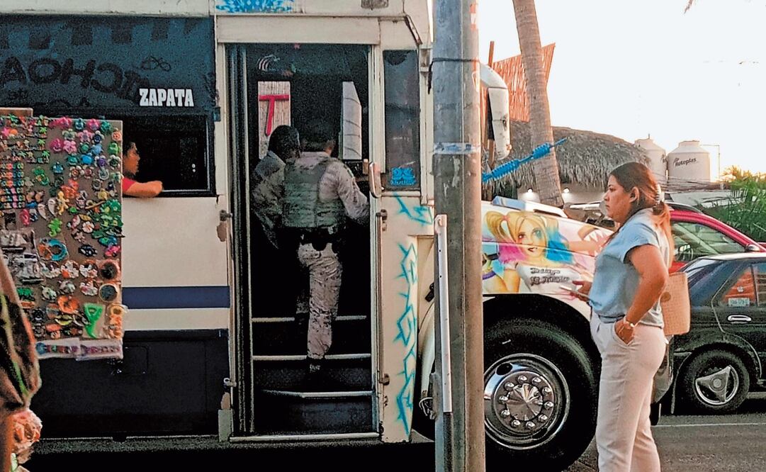 Transporte publico de Acapulco. Foto: Juan Boites / EL UNIVERSAL