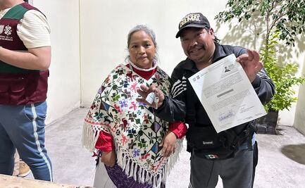 Reubican a 43 familias de campamento otomí en la colonia Juárez