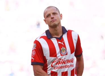 Chicharito Hernández se va sin gol en su primer partido como titular con Chivas