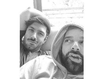 Ricky Martin comparte foto junto a su esposo y sus cuatro hijos