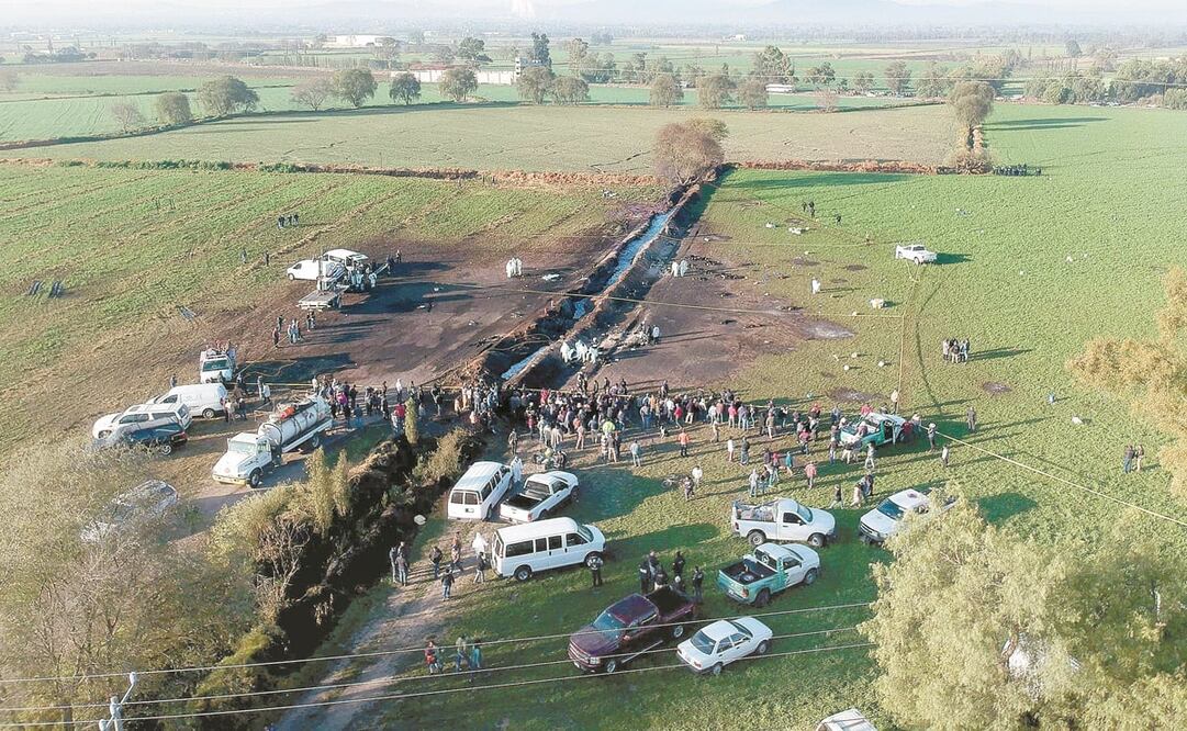 Una de las crisis que el presidente Andrés Manuel López Obrador ha enfrentado sucedió el 18 de enero, cuando una toma clandestina de combustible explotó en Tlahuelilpan, Hidalgo, lo que dejó un saldo de 137 muertos. Foto: Archivo. EL UNIVERSAL