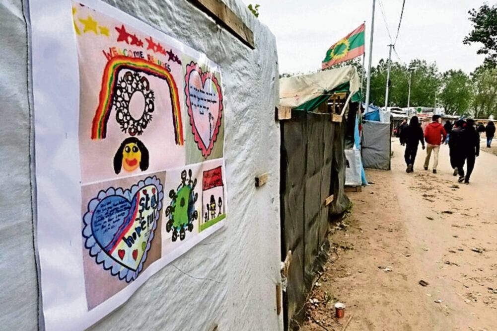 El campamento de refugiados de Calais comenzará a ser desmantelado a partir de este lunes, según dijeron ayer las autoridades (INDER BUGARIN. EL UNIVERSAL)