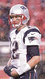 Tom Brady sale por su victoria 200