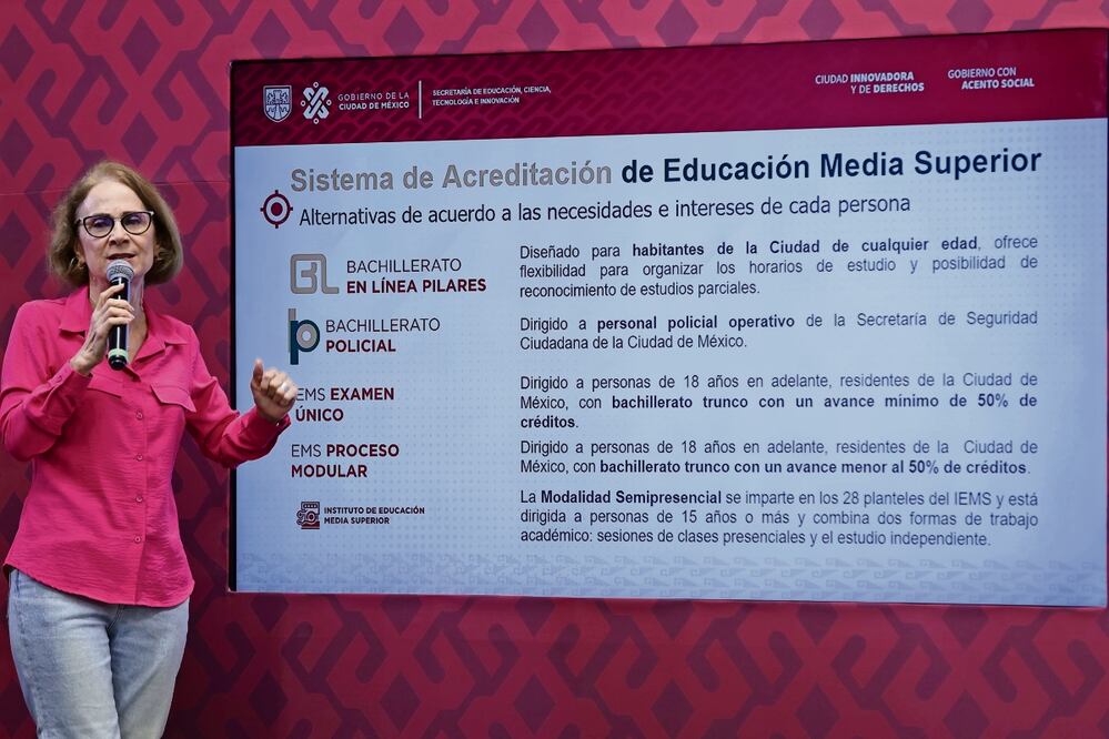 La titular de la Sectei explicó que con varias modalidades se busca que 150 mil personas terminen su preparatoria entre julio y septiembre. Foto: Especial