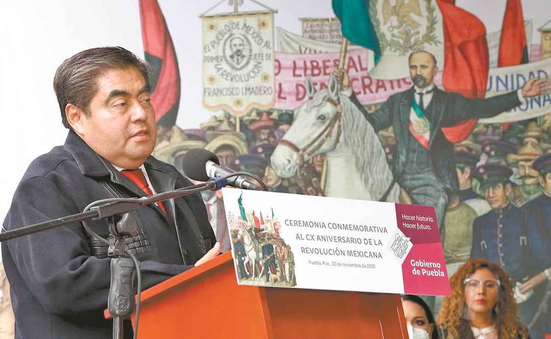Miguel Barbosa durante la Ceremonia Conmemorativa por el CX Aniversario de la Revolución Mexicana. Foto: ESPECIAL
