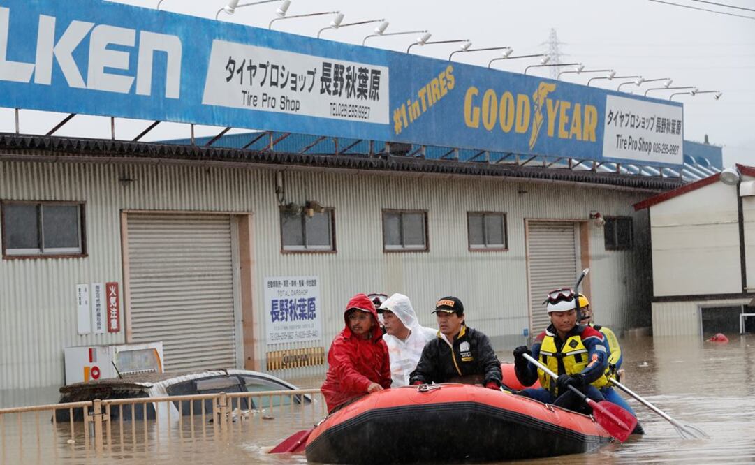 El tifón Hagibis causó severas tormentas y vientos el sábado, dejando miles de viviendas de la isla principal de Japón inundadas (Foto: Reuters)