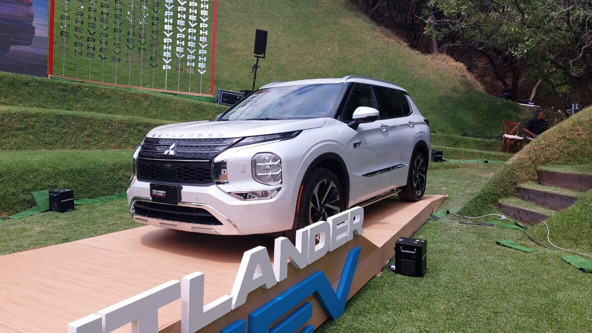 La nueva generación de la Mitsubishi Outlander PHEV evoluciona por dentro y fuera.