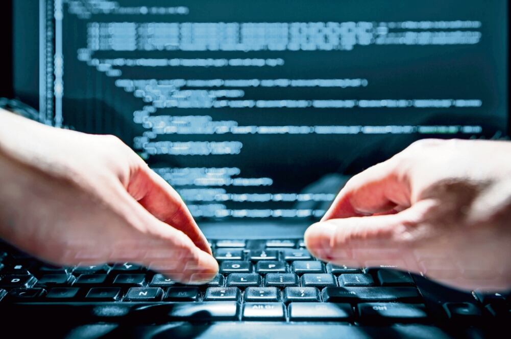 Extorsión, daño a la reputación, violación de datos de propiedad intelectual y secretos comerciales, son algunas de las afectaciones cibernéticas (ARCHIVO EL UNIVERSAL)