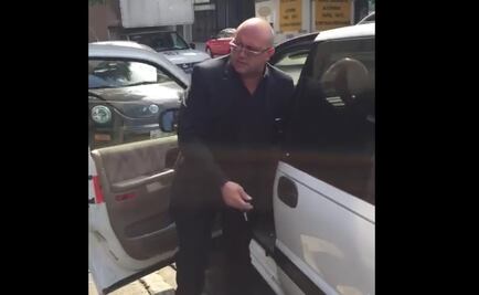 Video. Conductor bloquea rampa e insulta a quienes lo cuestionan