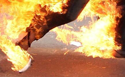 Mujer se prende fuego tras ser violada por dos hombres