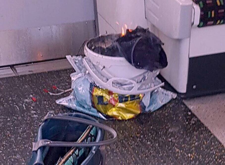 La explosión, que provocó un fuego, se produjo en un cubo blanco que estaba dentro de una bolsa de supermercado en un vagón de un tren con capacidad para 865 pasajeros (XINHUA)